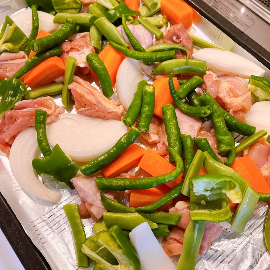 夏野菜を並べた画像